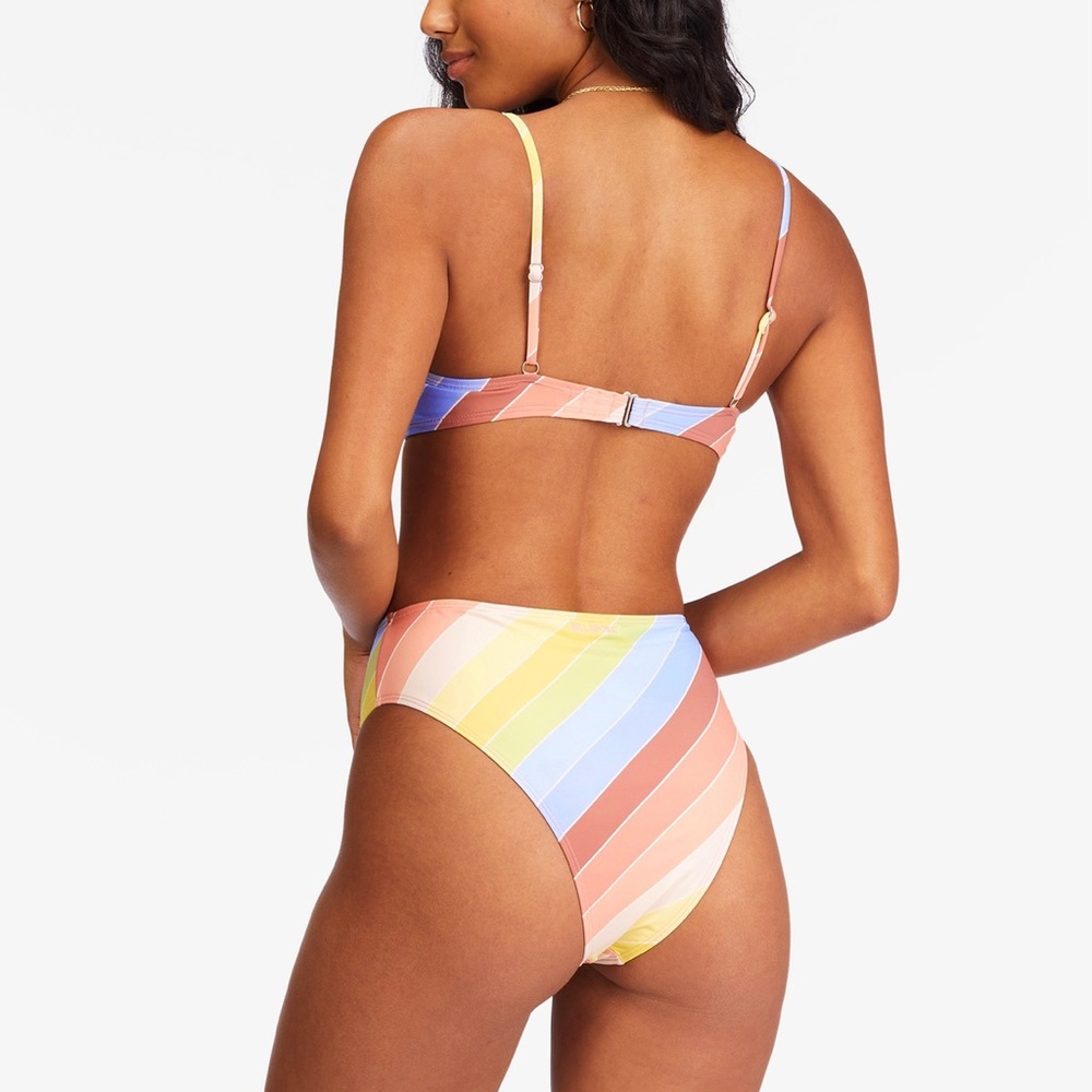 π₯π₯BILLABONG - BRIGHTER DAZE SQUARE RUCHED BRALETTE RISE BIKINI SETπ₯π₯ - Picture 5 of 9